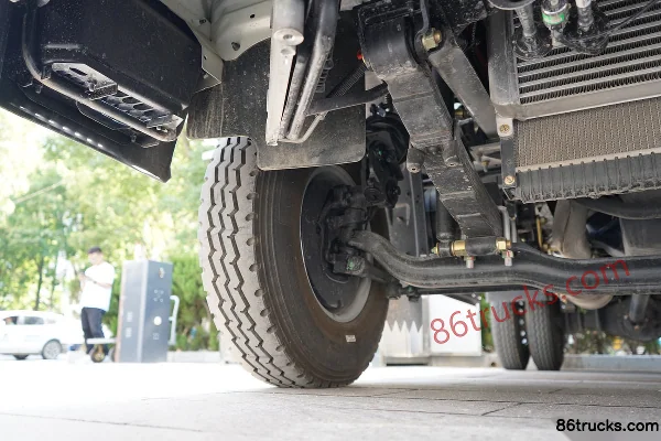 Sinotruk HOWO Hanjiang H3 3L LNG 140 hp 4X2(6 wheels) Fast Gear 8-Speed 4.15m Single Row Flatbed Cargo Truck Chassis (2) | 86Trucks