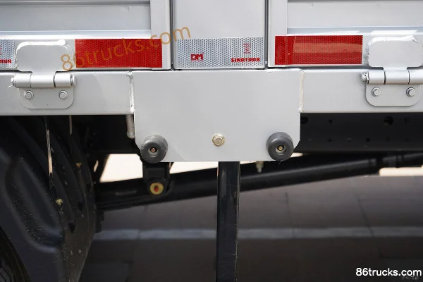 Sinotruk HOWO Hanjiang H3 3L LNG 140 hp 4X2(6 wheels) Fast Gear 8-Speed 4.15m Single Row Flatbed Cargo Truck Body (3) | 86Trucks