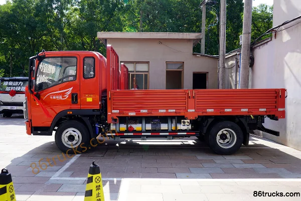 Sinotruk HOWO Hanjiang 3L CNG 140 hp 4X2(6 wheels) Fast Gear 8-Speed 3.85m Day Cab Flatbed Cargo Truck Exterior (2) | 86Trucks