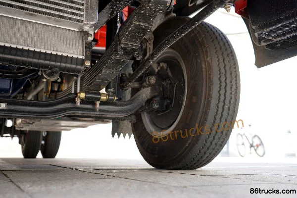 Sinotruk HOWO Hanjiang 3L CNG 140 hp 4X2(6 wheels) Fast Gear 8-Speed 3.85m Day Cab Flatbed Cargo Truck Chassis (3) | 86Trucks