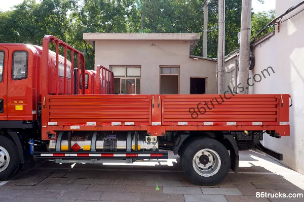 Sinotruk HOWO Hanjiang 3L CNG 140 hp 4X2(6 wheels) Fast Gear 8-Speed 3.85m Day Cab Flatbed Cargo Truck Body (1) | 86Trucks
