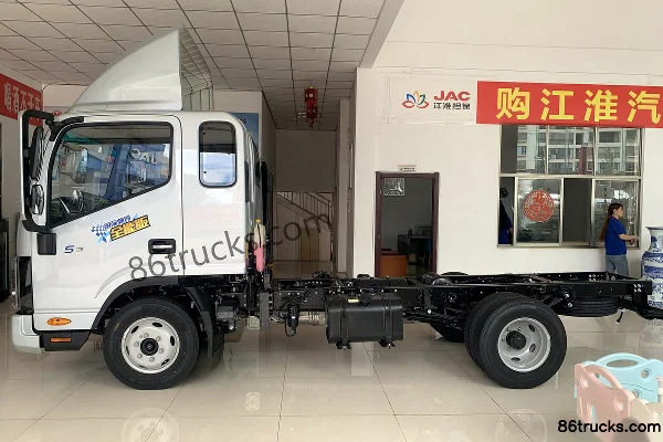 JAC S3 All-Power Edition 2.2L Diesel 129 hp 4X2(6 wheels) Xingrui 5-speed 3.52m Half-Row Stake Micro Truck Exterior (3) | 86Trucks