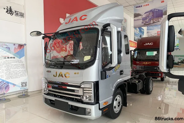 JAC S3 All-Power Edition 2.2L Diesel 129 hp 4X2(6 wheels) Xingrui 5-speed 3.52m Half-Row Stake Micro Truck Exterior (2) | 86Trucks