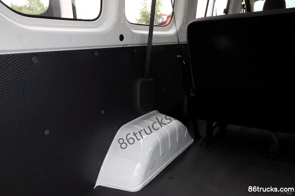 Wuling Yangguang Pro 6-Seat Electric Multi-Purpose Passenger Vehicle Body (3) | 86Trucks
