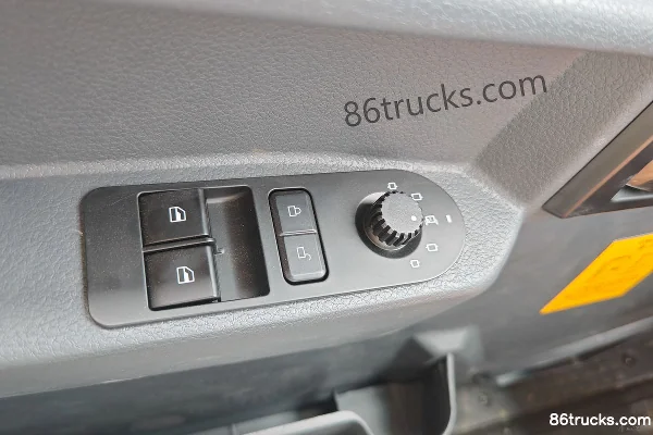 Sinotruk Hanjiang 140 ch 4X2(6 roues) LNG camion frigorifique 4,08 m Cabine (3) | 86Trucks