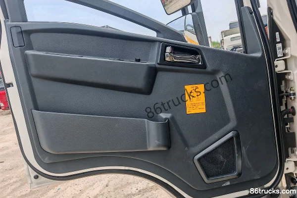 Sinotruk Hanjiang 140 ch 4X2(6 roues) LNG camion frigorifique 4,08 m Cabine (2) | 86Trucks