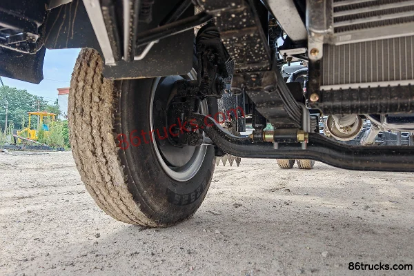 Sinotruk Hanjiang 140 ch 4X2(6 roues) LNG camion frigorifique 4,08 m Châssis (2) | 86Trucks