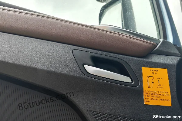 Sinotruk HOWO TS version Woying diesel 490 ch 6X4(10 roues) 12 vitesses tracteur routier pour matières dangereuses Cabine (3) | 86Trucks