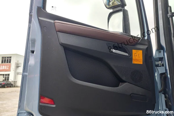 Sinotruk HOWO TS version Woying diesel 490 ch 6X4(10 roues) 12 vitesses tracteur routier pour matières dangereuses Cabine (2) | 86Trucks