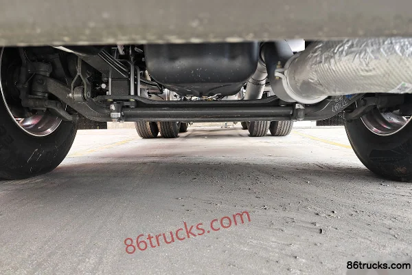 Sinotruk HOWO TS version Woying diesel 490 ch 6X4(10 roues) 12 vitesses tracteur routier pour matières dangereuses Châssis (1) | 86Trucks