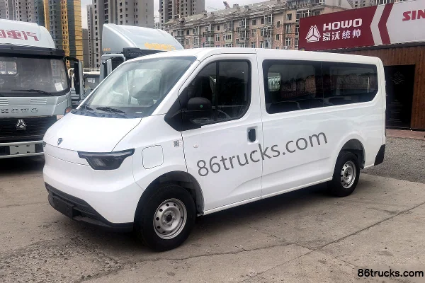 Jinhu EV80 2026 5-Seat Short Wheelbase Low Roof Pure Electric Light Bus CATL 41.86kWh Exterior (3) | 86Trucks