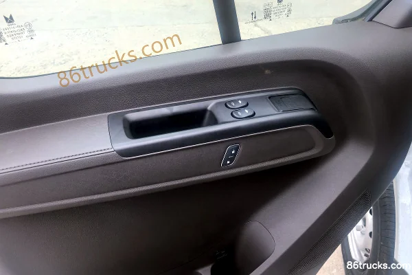Jinhu EV80 2026 5-Seat Short Wheelbase Low Roof Pure Electric Light Bus CATL 41.86kWh Cab (2) | 86Trucks