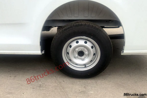 Jinhu EV80 2026 5-Seat Short Wheelbase Low Roof Pure Electric Light Bus CATL 41.86kWh Chassis (3) | 86Trucks