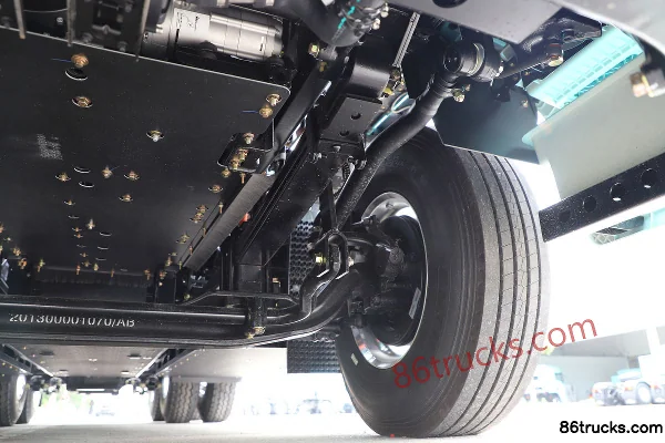 Lingyi Auto Jingzhe 6X4(10 wheels) Electric Tractor Truck 600kWh Chassis (3) | 86Trucks