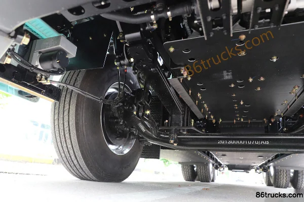 Lingyi Auto Jingzhe 6X4(10 wheels) Electric Tractor Truck 600kWh Chassis (2) | 86Trucks