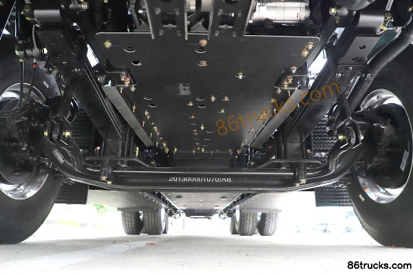 Lingyi Auto Jingzhe 6X4(10 wheels) Electric Tractor Truck 600kWh Chassis (1) | 86Trucks